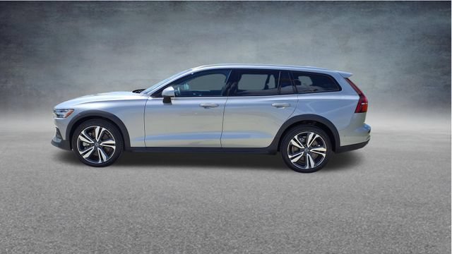 Used 2025 Volvo V60 B5 Cross Country Plus AWD/4WD image 4