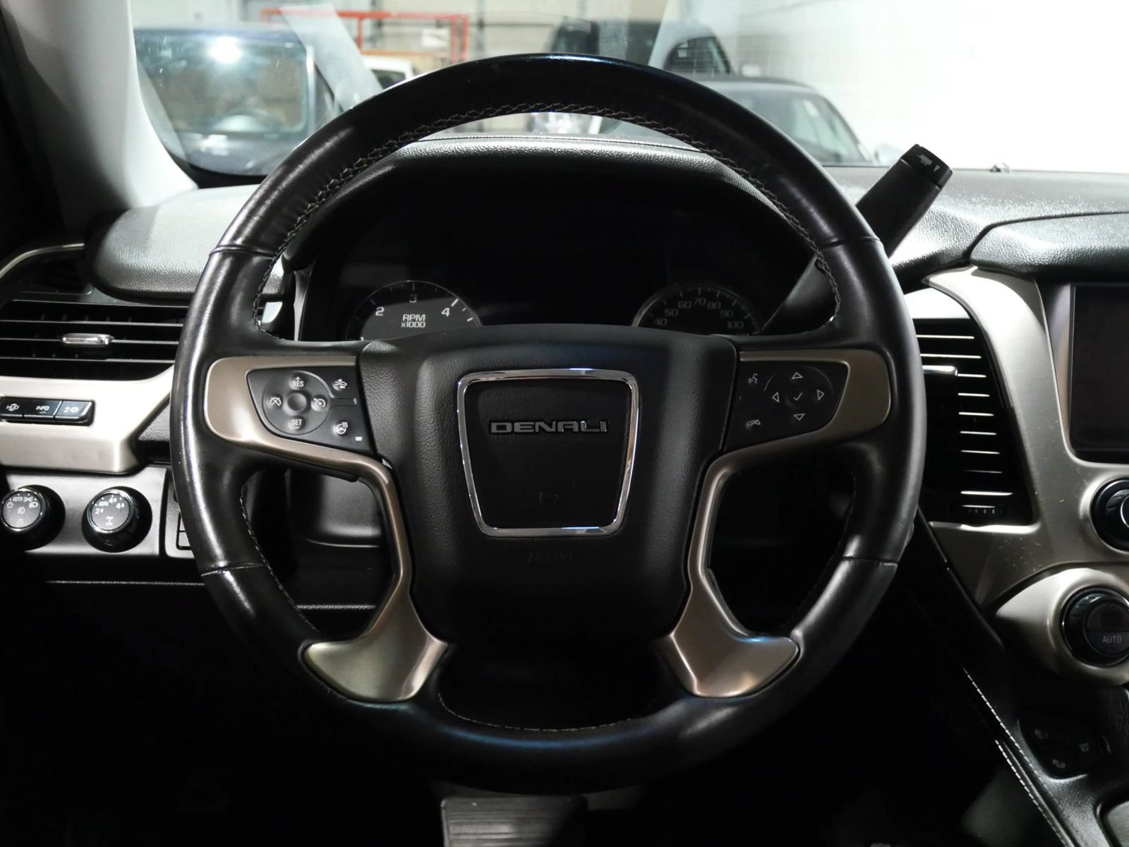 Used 2015 GMC Yukon XL Denali w/ Touring Package AWD/4WD image 15