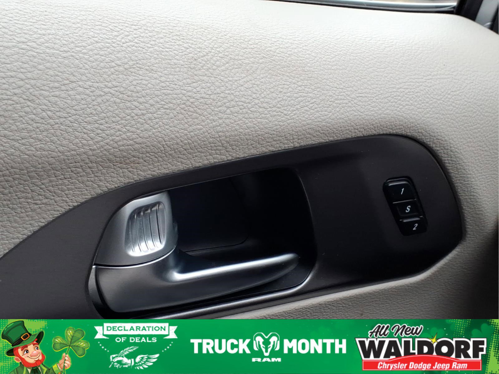 Used 2023 Chrysler Pacifica Touring-L image 20