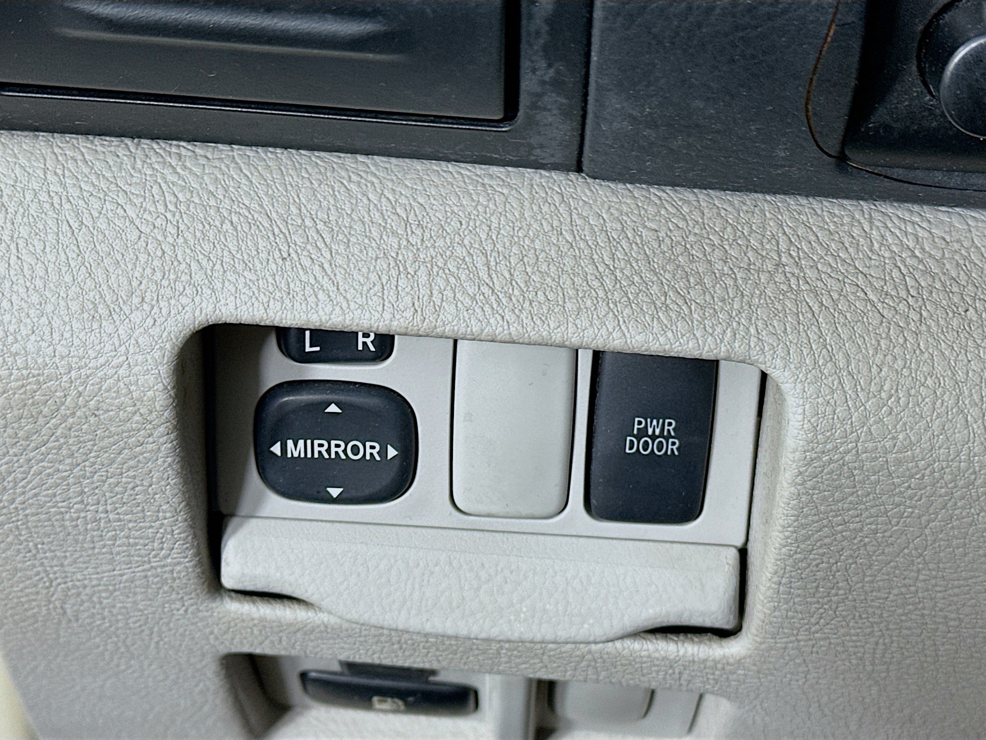 Used 2004 Lexus RX 330 FWD image 17