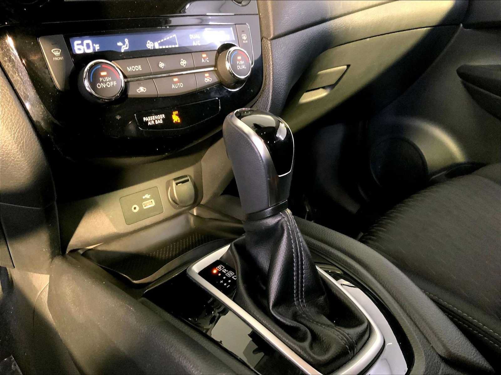 Used 2019 Nissan Rogue SV AWD/4WD image 17