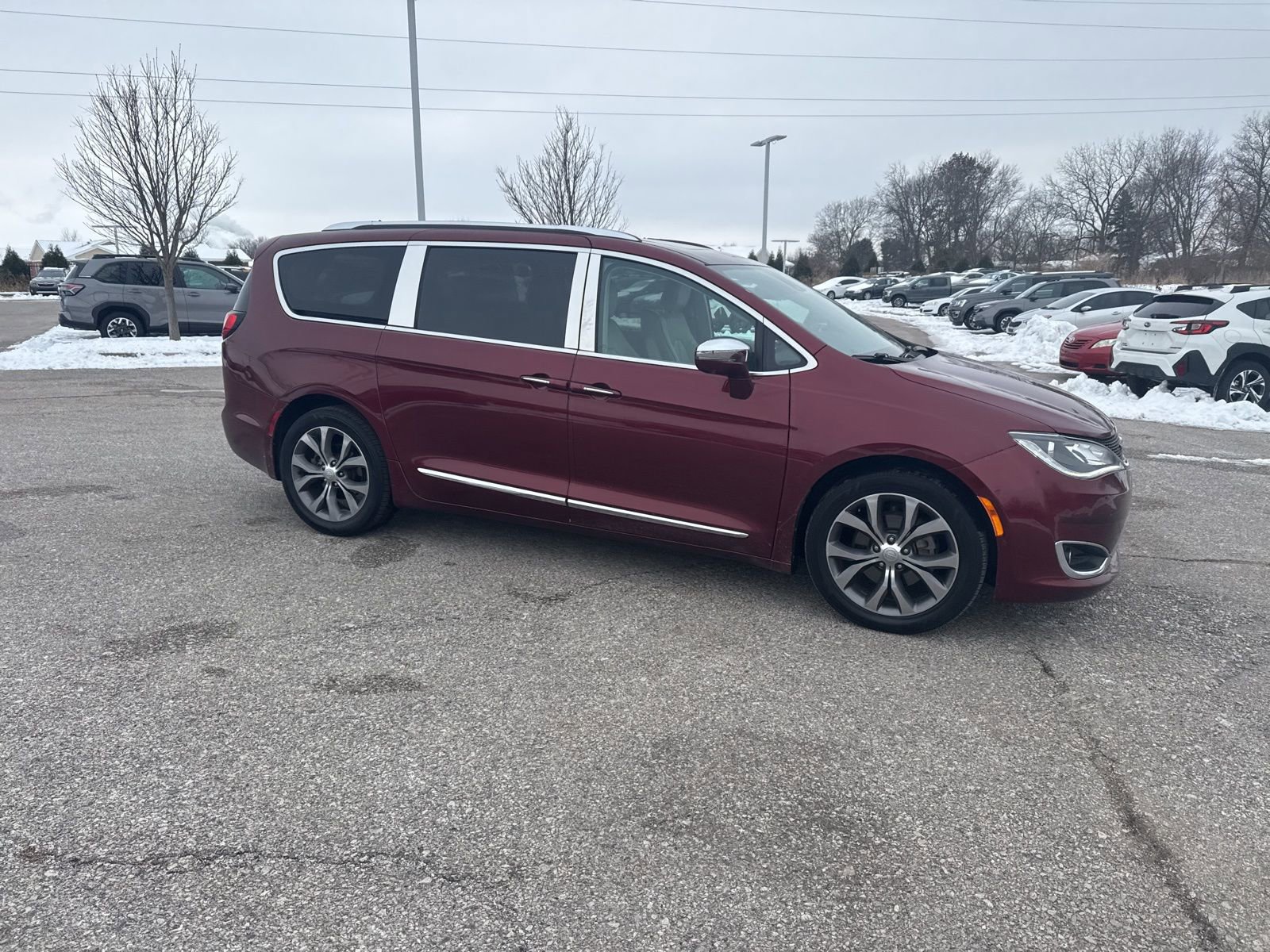 Used 2017 Chrysler Pacifica Limited image 9