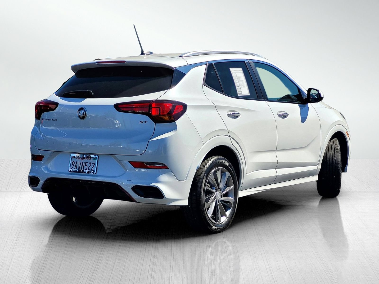 Used 2022 Buick Encore GX Preferred w/ Sport Touring Package FWD image 4