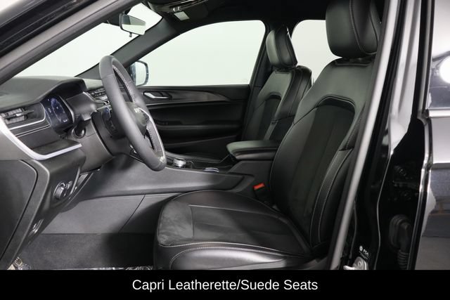Used 2025 Jeep Grand Cherokee Altitude AWD/4WD image 14
