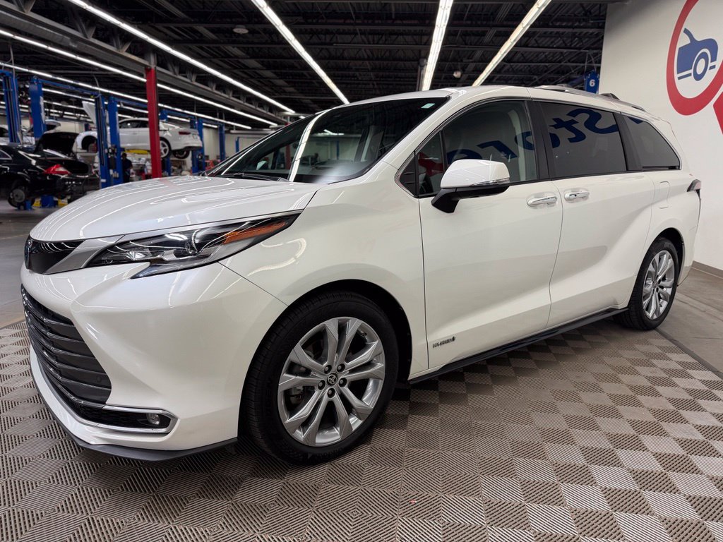 Used 2021 Toyota Sienna Platinum FWD image 3