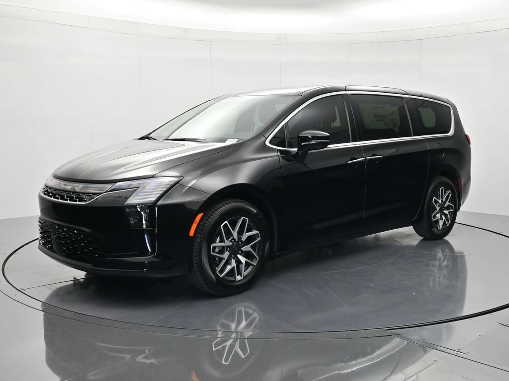 New 2027 Chrysler Pacifica Limited w/ Family Tech Group