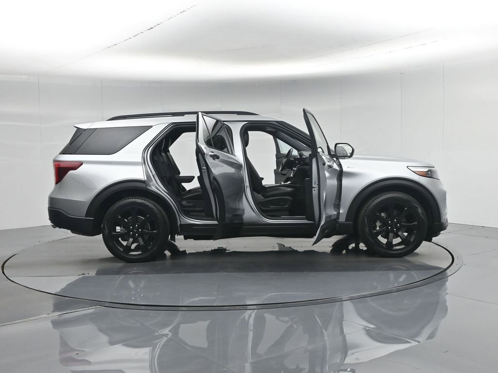 Used 2023 Ford Explorer ST-Line w/ Class IV Trailer Tow Package image 5