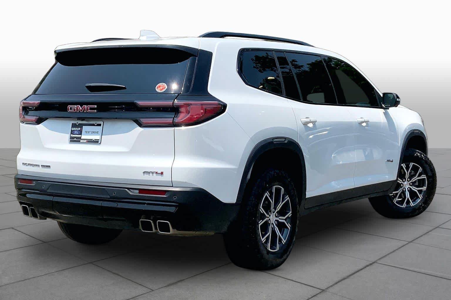 Used 2025 GMC Acadia AT4 w/ Luxury Package AWD/4WD image 13