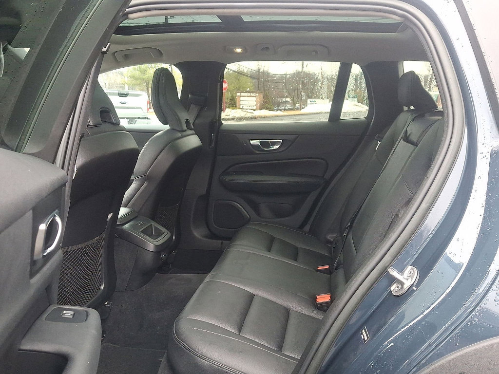 Used 2023 Volvo V60 B5 Cross Country Plus image 26