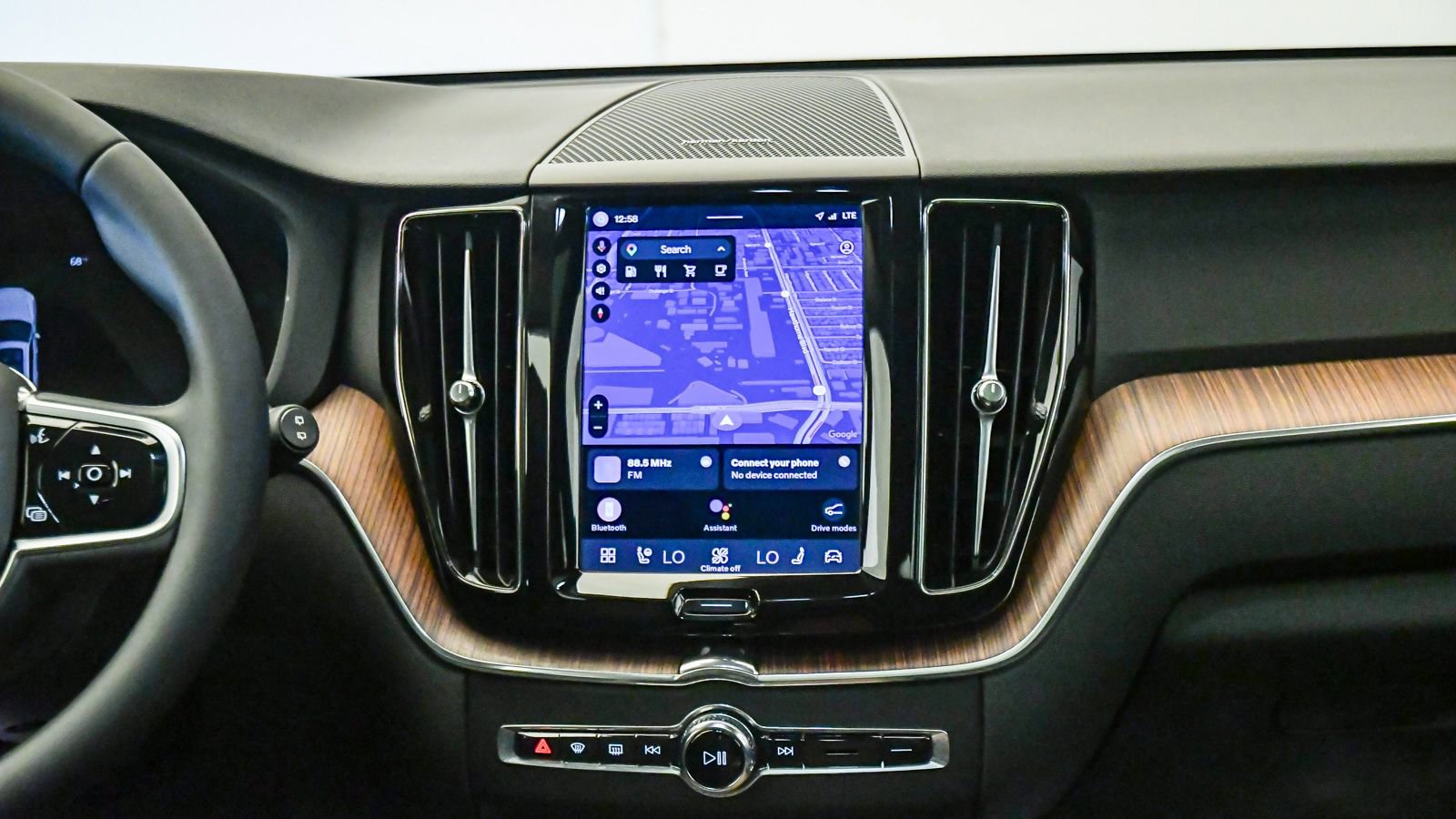 Certified 2023 Volvo XC60 B5 Plus w/ Climate Package AWD/4WD image 14