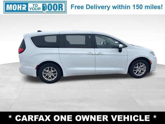 Used 2023 Chrysler Pacifica Touring-L image 6