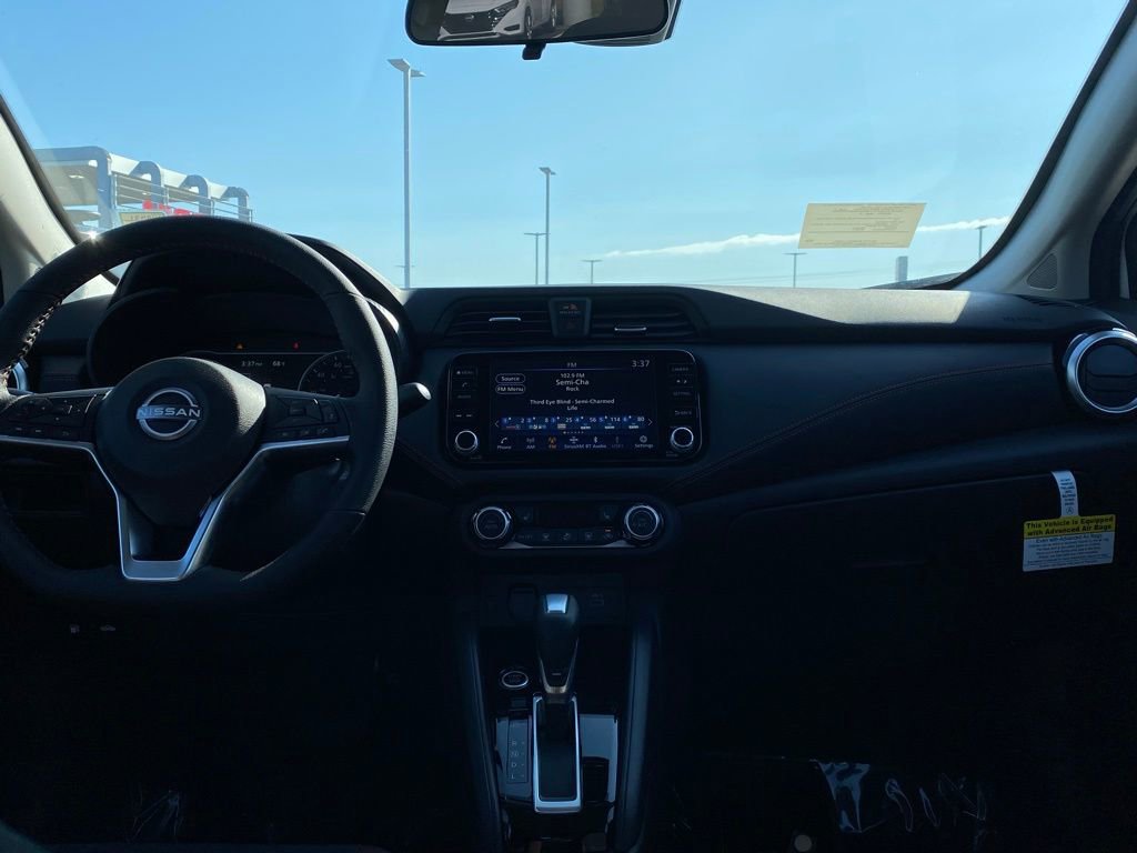 New 2025 Nissan Versa SR w/ Trunk Package image 18