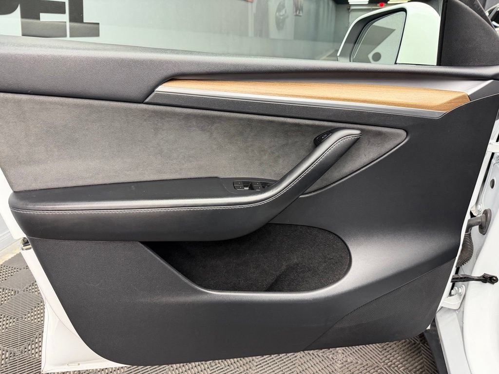 Used 2023 Tesla Model Y Long Range AWD/4WD image 33