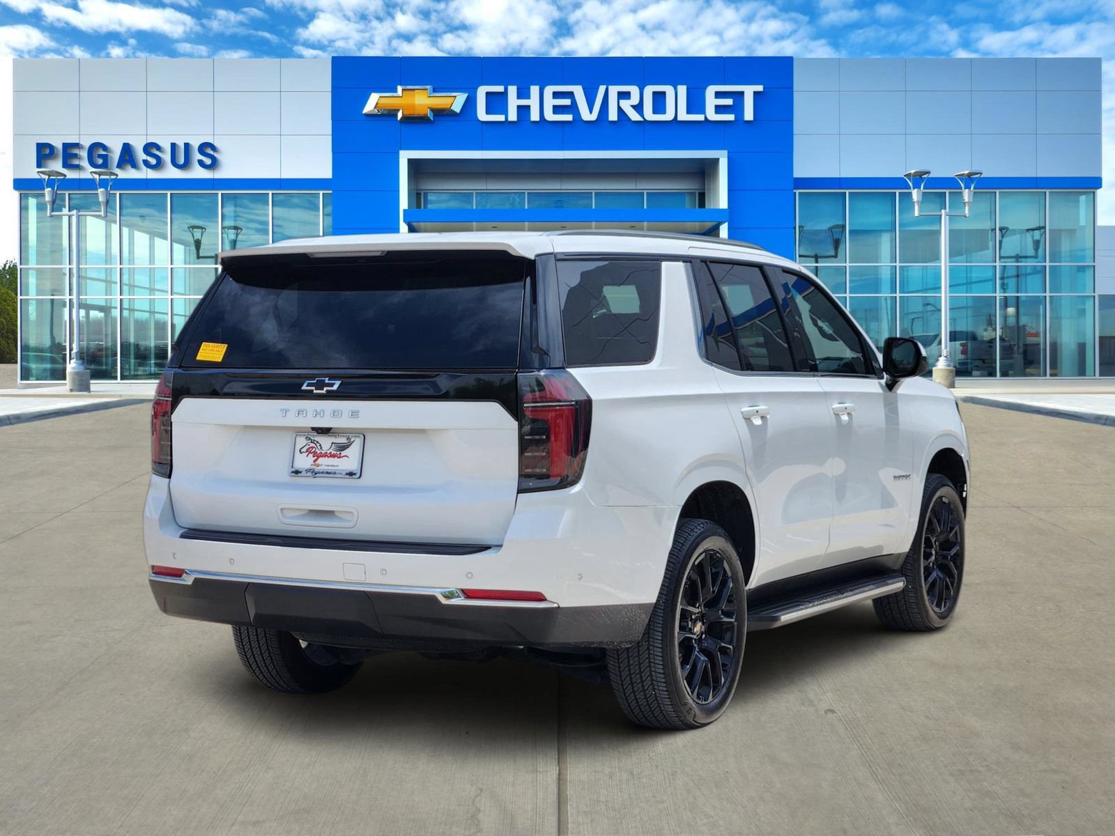 Used 2025 Chevrolet Tahoe LS RWD image 5