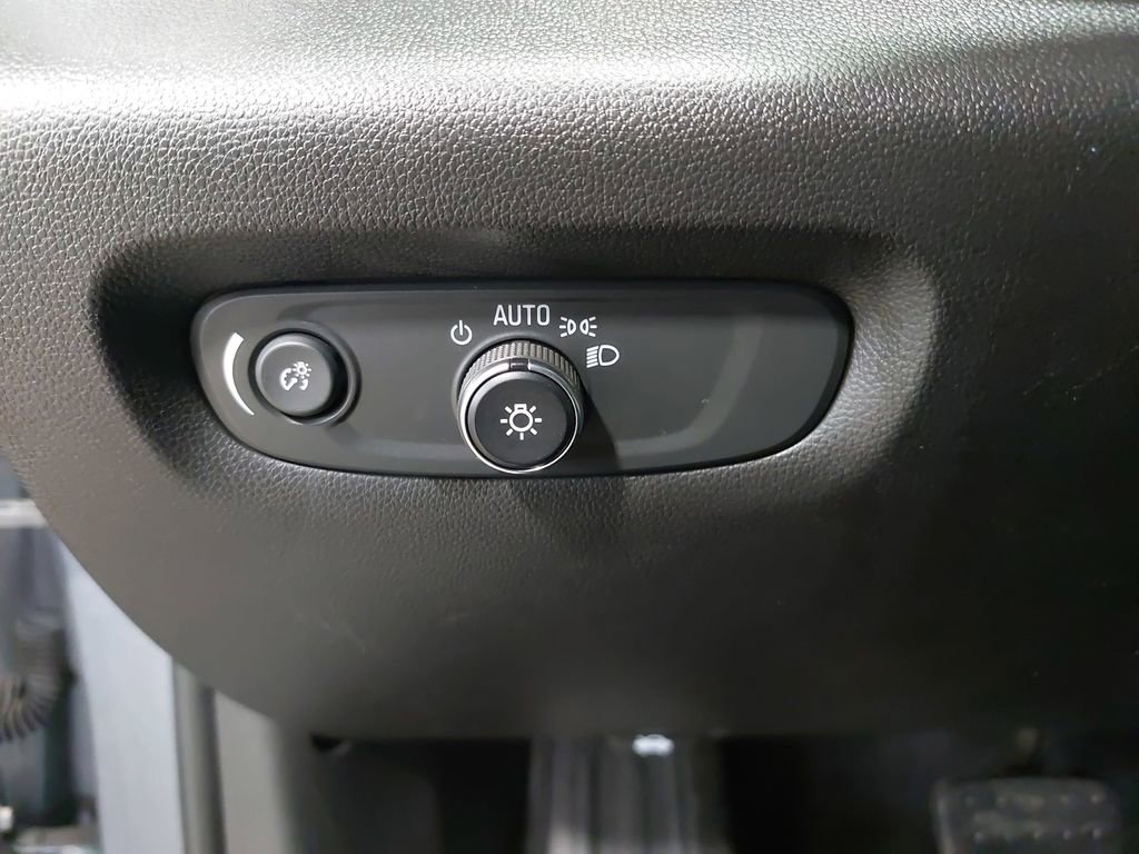 Used 2021 Chevrolet Traverse LS FWD image 26