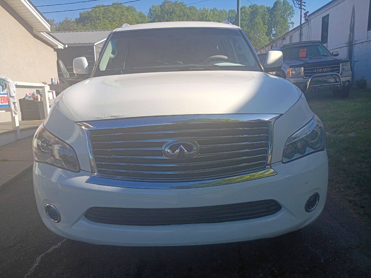 Used 2012 INFINITI QX56 4WD w/ Theater Pkg image 3