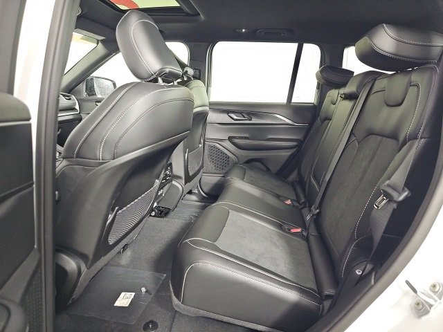 New 2025 Jeep Grand Cherokee 4WD image 28