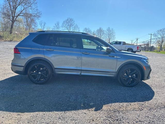 Used 2024 Volkswagen Tiguan SE R-Line FWD image 6
