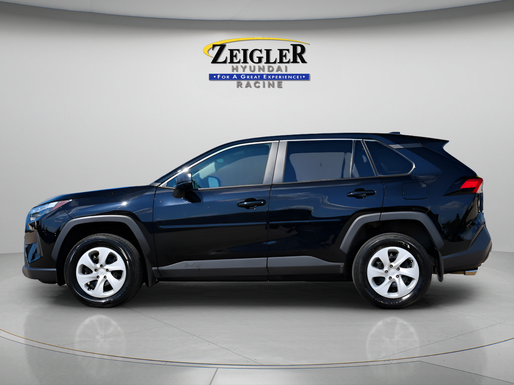 Used 2024 Toyota RAV4 LE AWD/4WD image 4