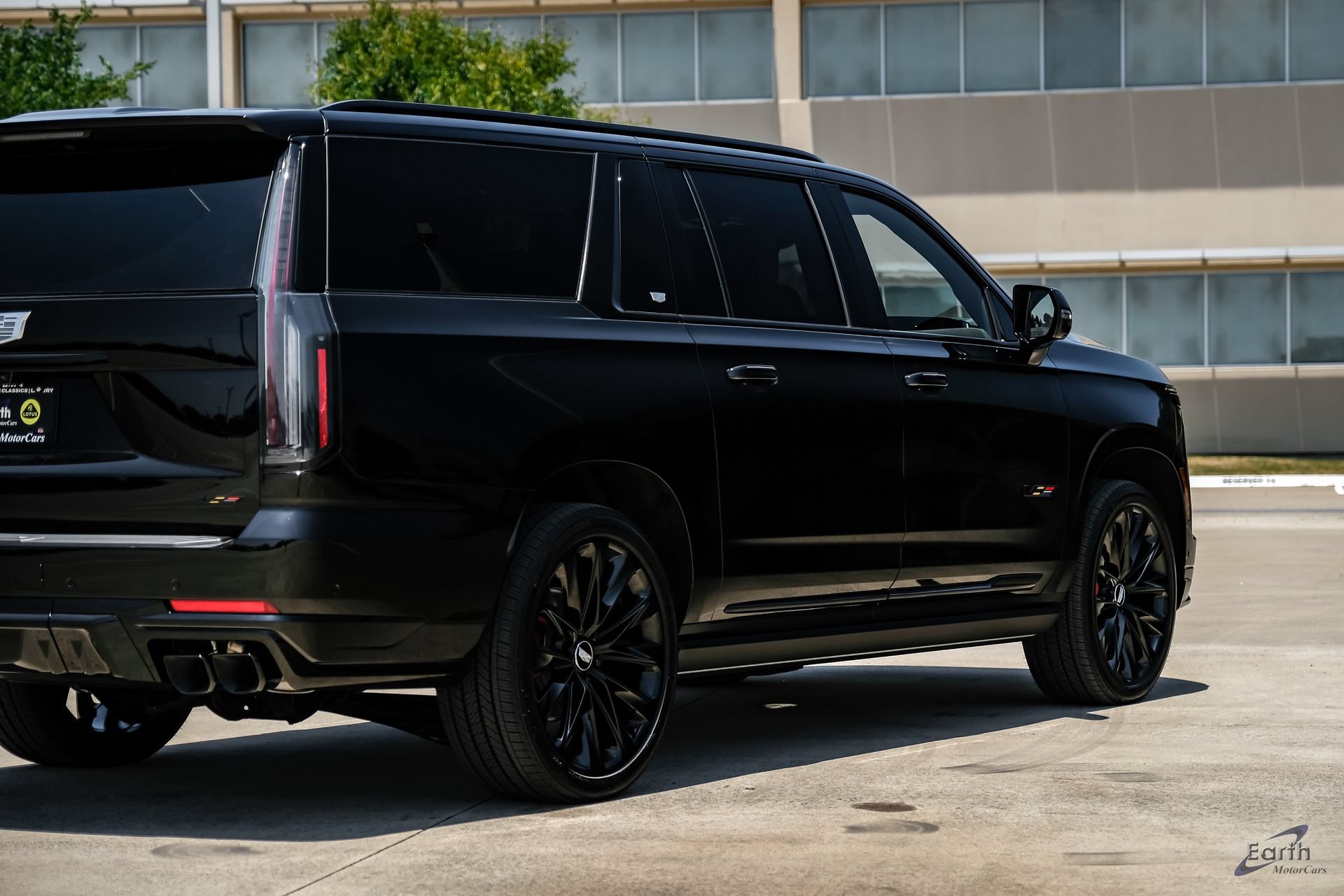 Used 2026 Cadillac Escalade ESV V w/ LPO, ONYX Package AWD/4WD image 20