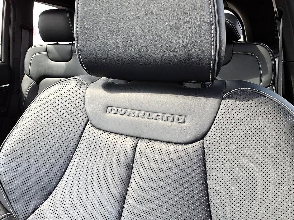 Used 2022 Jeep Grand Cherokee Overland w/ Luxury Tech Group IV image 21