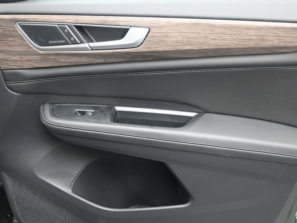 Used 2025 Volkswagen Atlas SEL Premium R-Line image 11