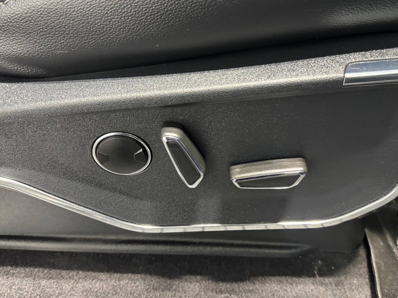 Used 2023 Ford F150 Lariat AWD/4WD image 19