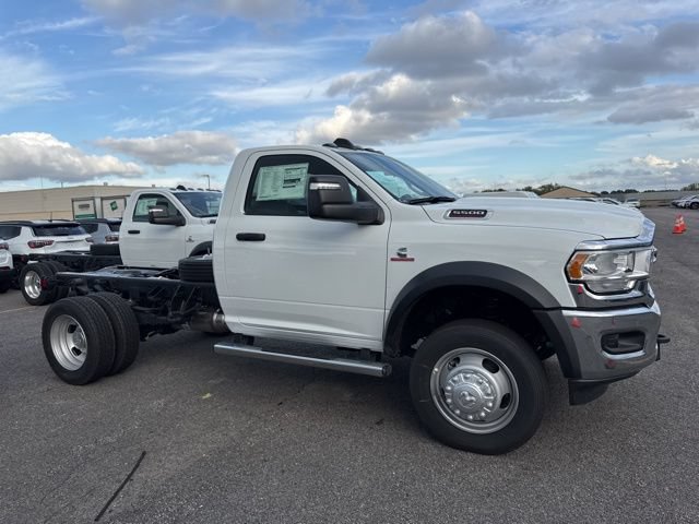 Used 2024 RAM 5500 Tradesman AWD/4WD image 2