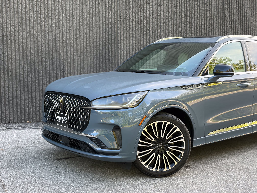New 2026 Lincoln Aviator Black Label w/ Dynamic Handling Package AWD/4WD image 2