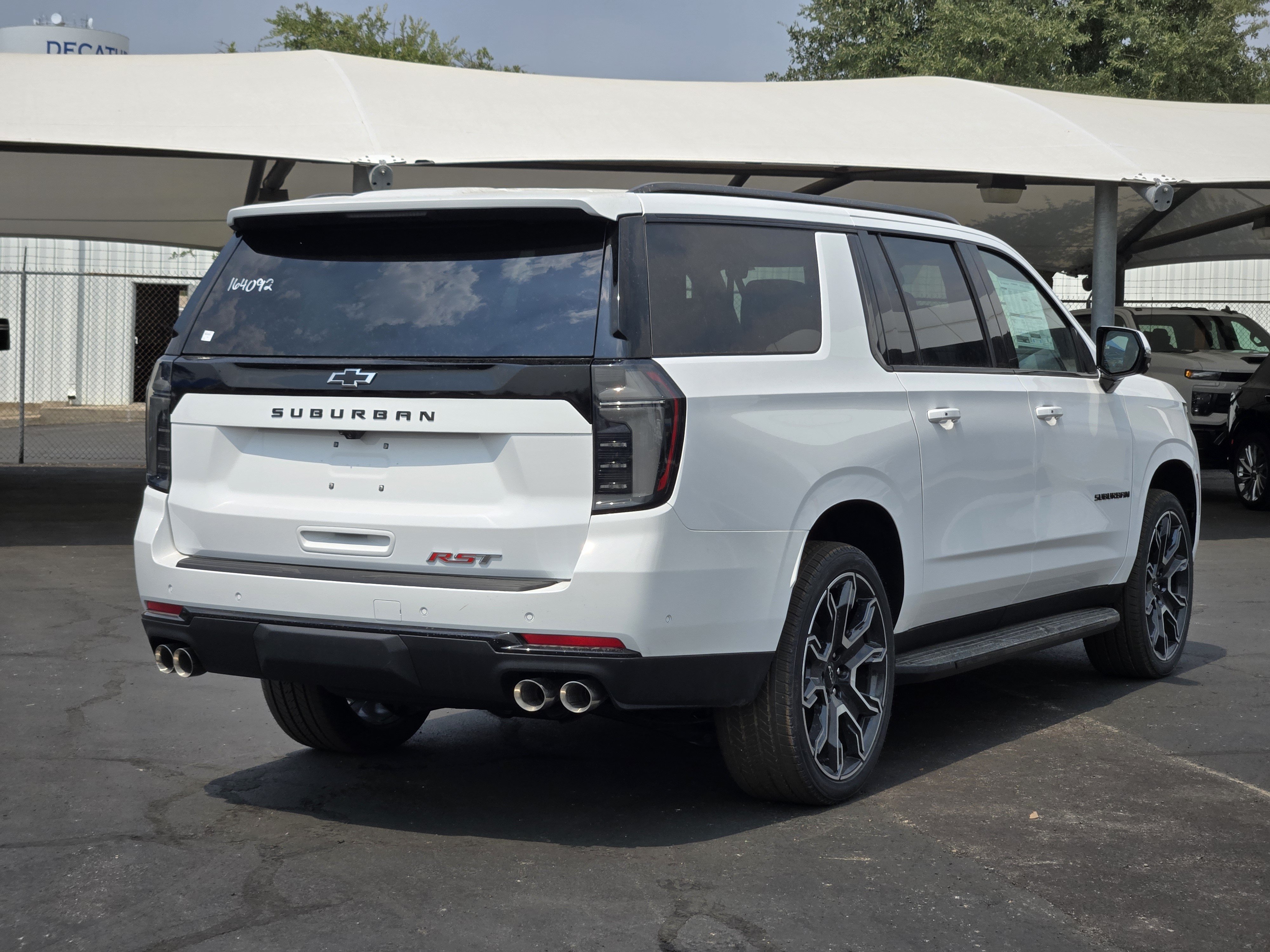 New 2026 Chevrolet Suburban RST w/ RST Capability Package AWD/4WD image 4