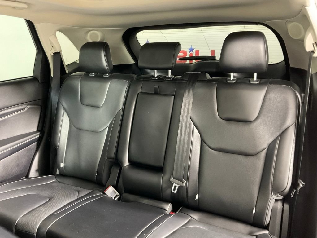 Used 2019 Ford Edge Titanium w/ Equipment Group 301A FWD image 15