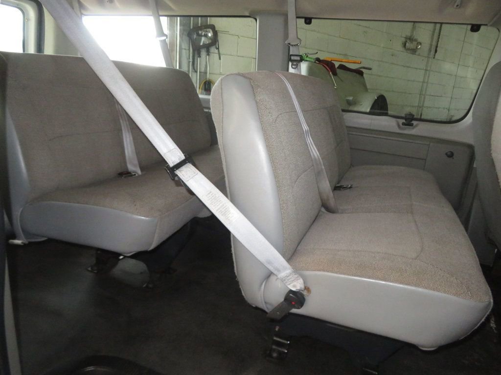 Used 2003 Ford E-350 and Econoline 350 Super Duty Wagon image 22