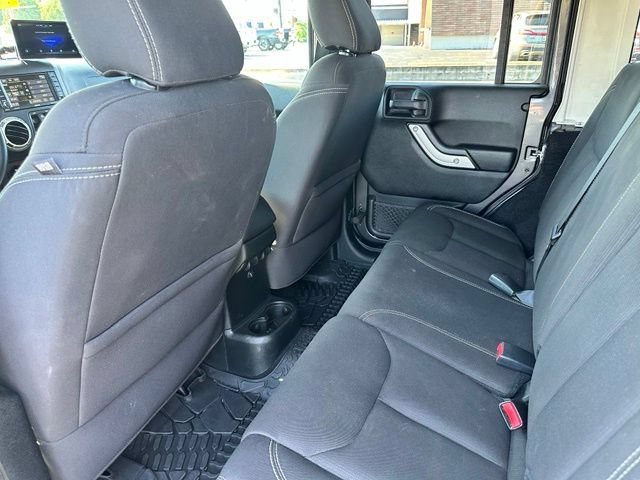 Used 2017 Jeep Wrangler Unlimited Sahara AWD/4WD image 20