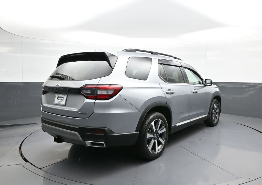 Used 2023 Honda Pilot Touring image 6