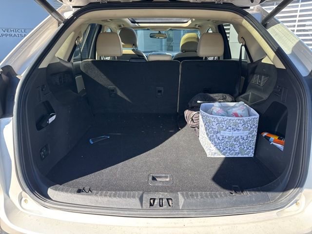 Used 2016 Ford Edge SEL w/ Equipment Group 201A AWD/4WD image 16