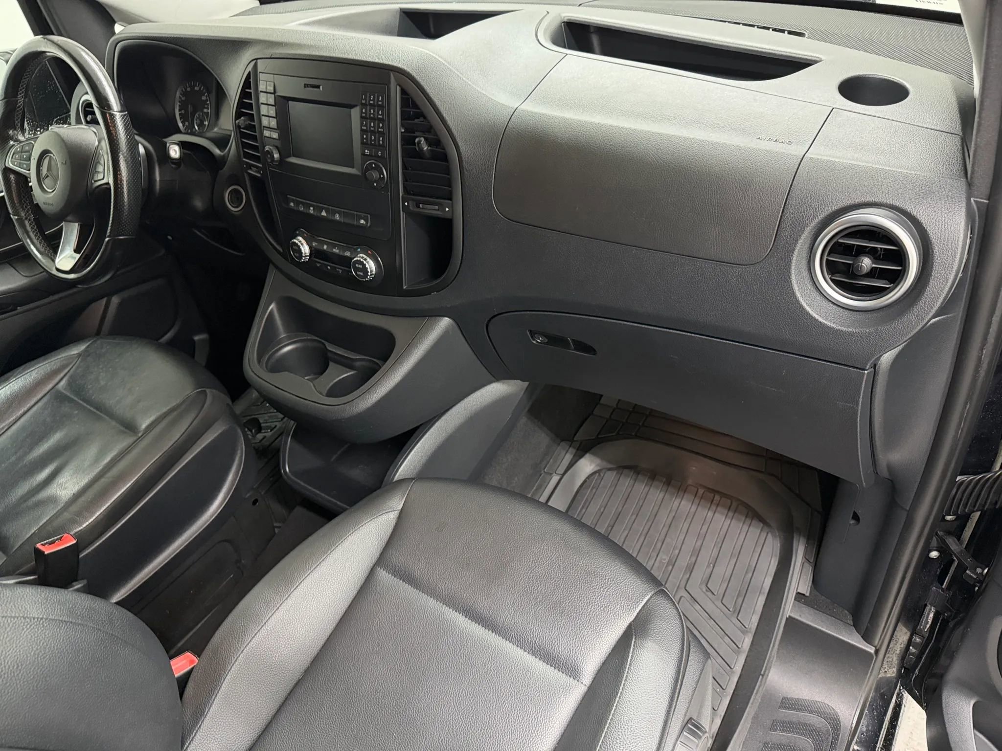 Used 2016 Mercedes-Benz Metris Passenger image 10