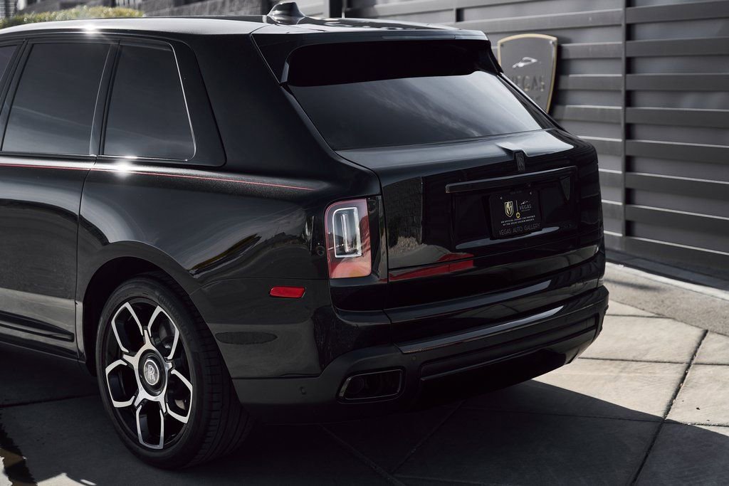Used 2021 Rolls-Royce Cullinan Black Badge image 13