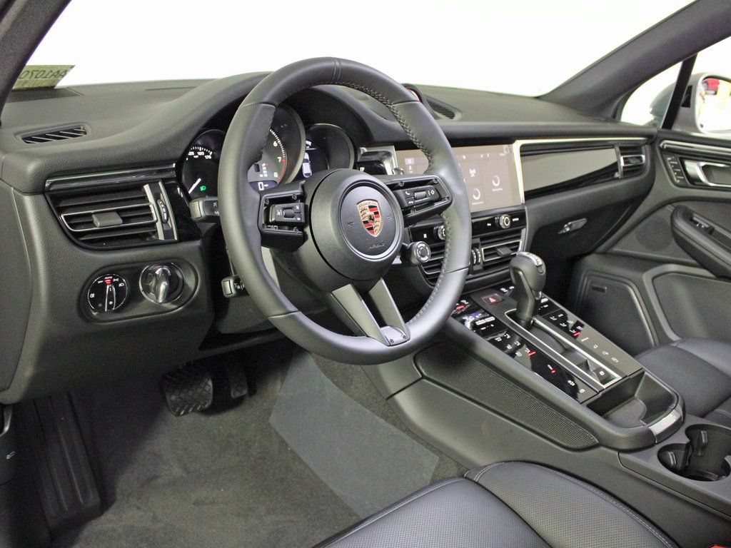 Certified 2026 Porsche Macan S AWD/4WD image 4