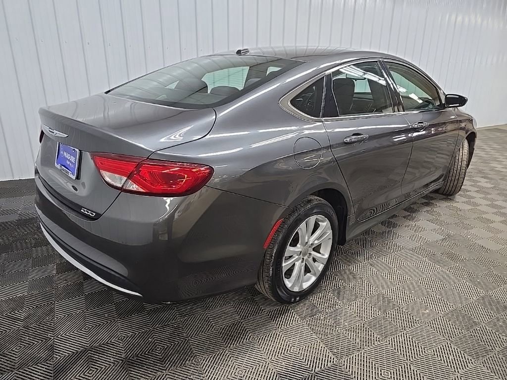 Used 2015 Chrysler 200 Limited w/ Convenience Group image 10