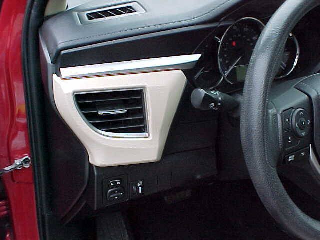 Used 2015 Toyota Corolla LE FWD image 19