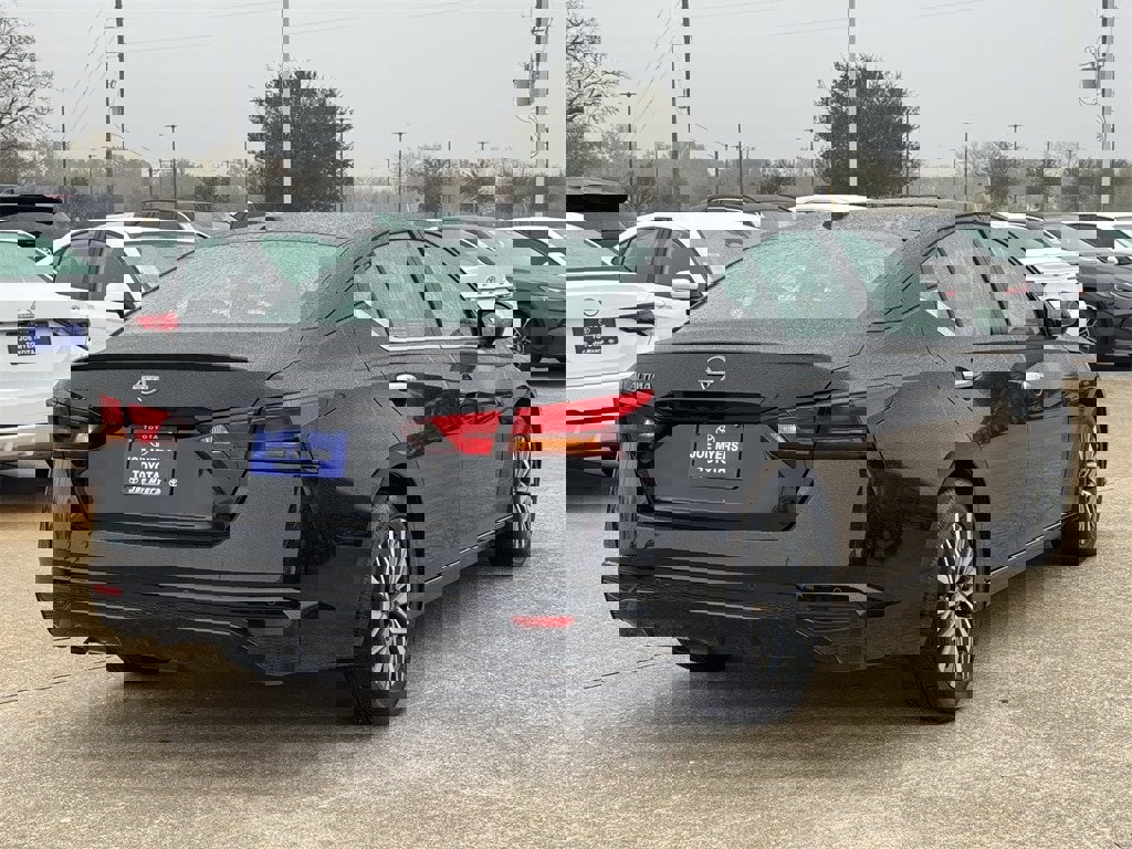 Used 2025 Nissan Altima 2.5 SV image 4