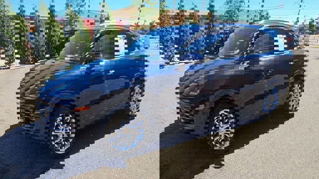 Used 2020 Porsche Cayenne image 4