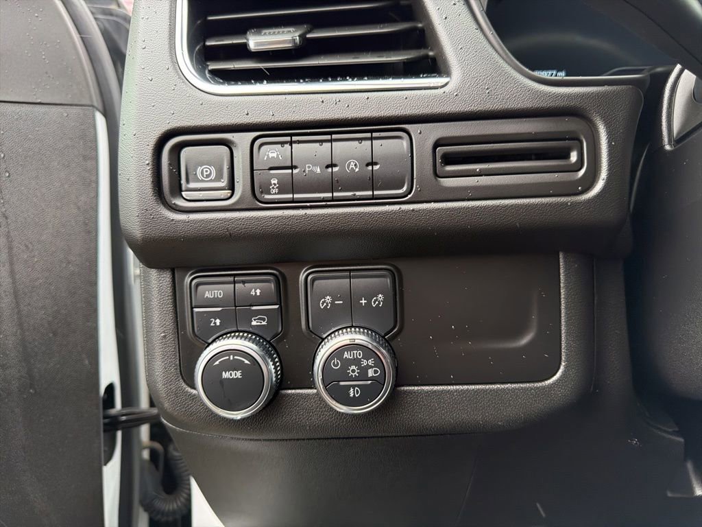 Used 2024 GMC Yukon SLE AWD/4WD image 10