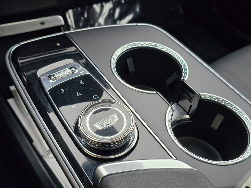Certified 2024 Cadillac Lyriq Luxury AWD/4WD image 25