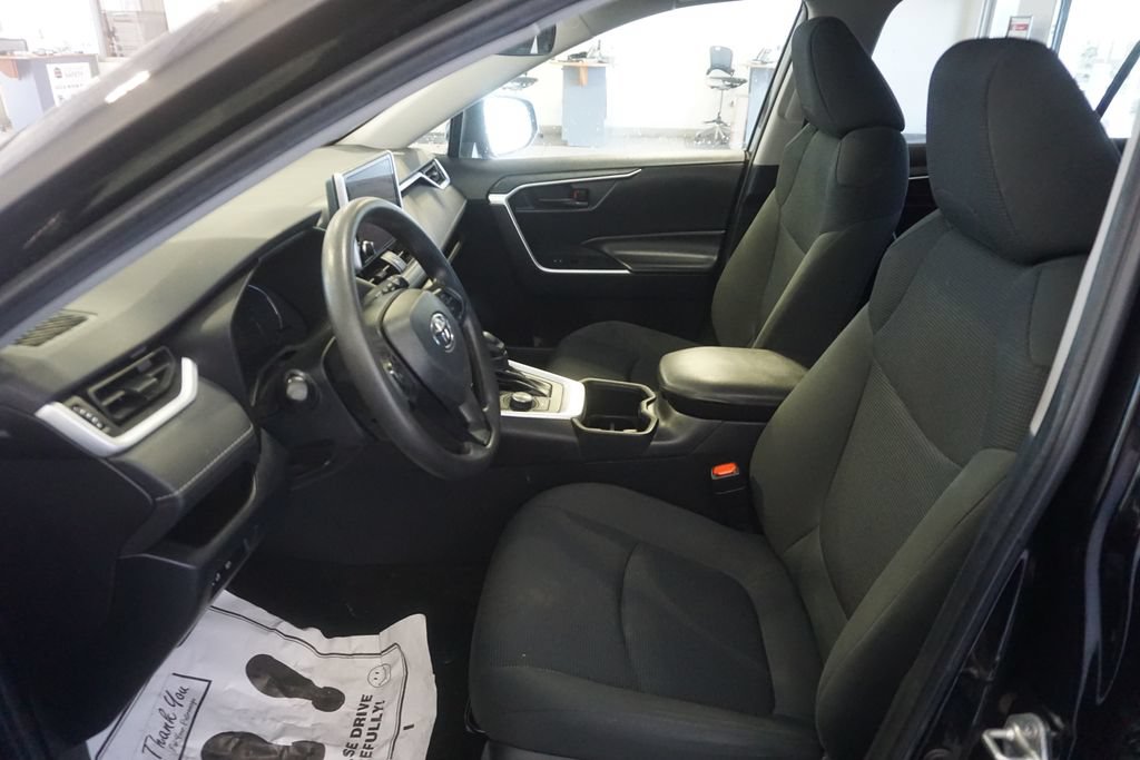 Used 2023 Toyota RAV4 LE AWD/4WD image 17