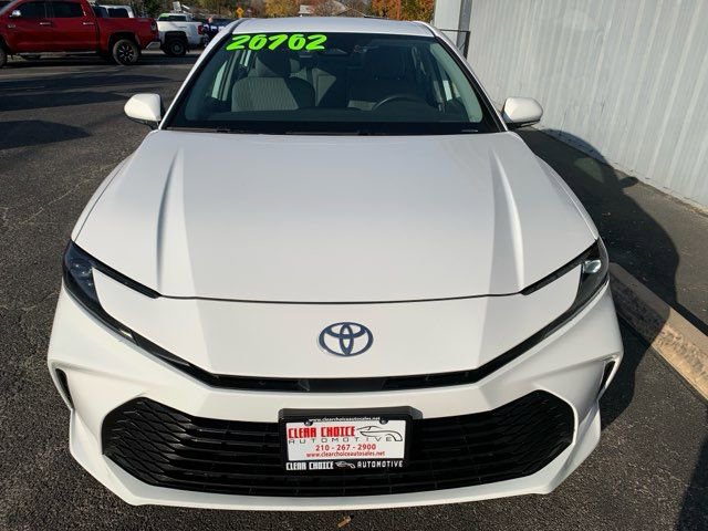 Used 2025 Toyota Camry LE image 2
