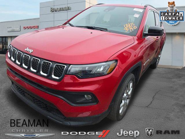 Used 2023 Jeep Compass Latitude w/ Sun and Sound Group AWD/4WD image 1