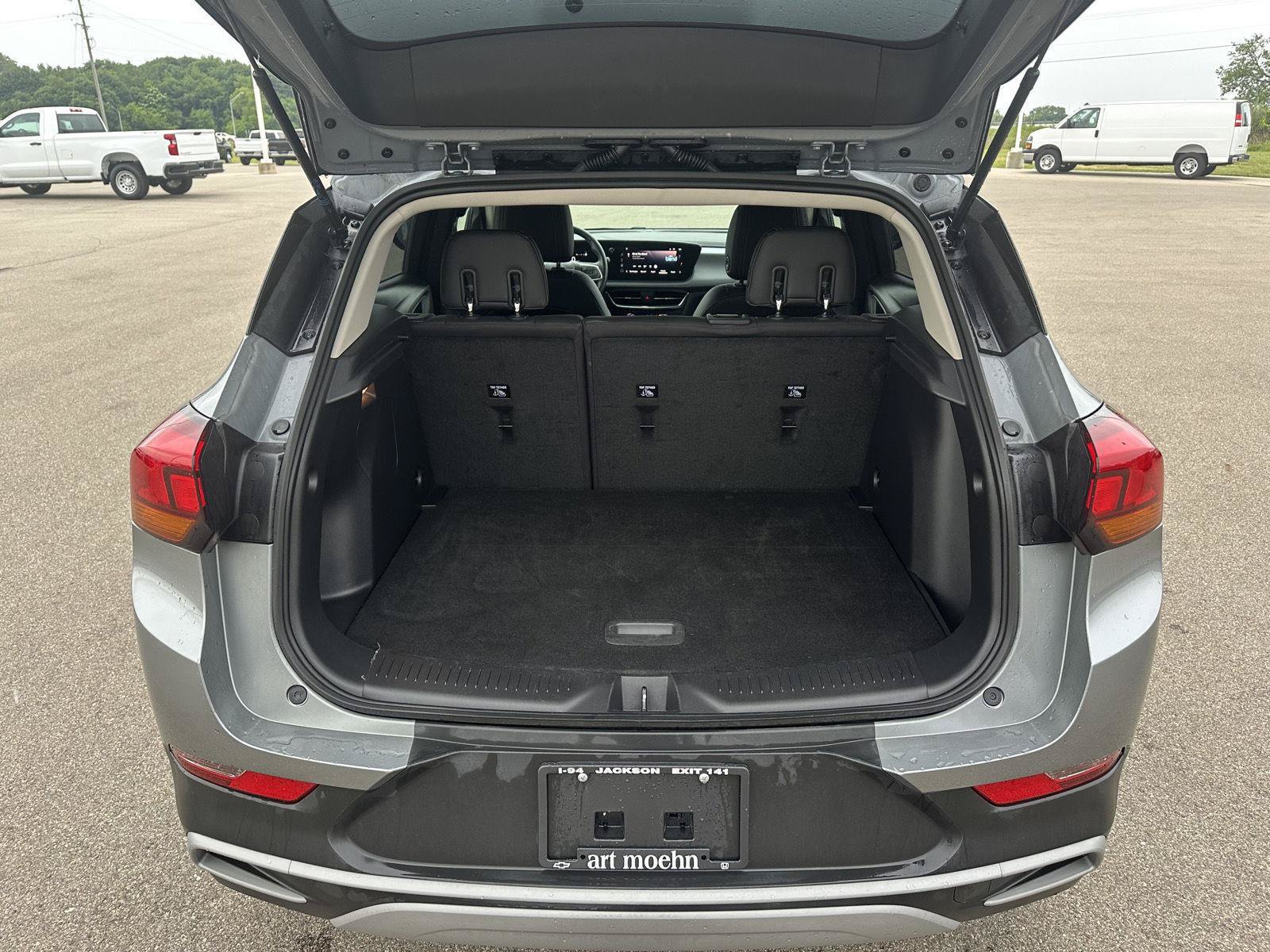 Used 2025 Buick Encore GX Preferred AWD/4WD image 6