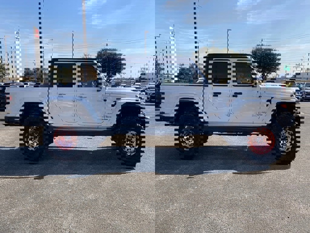 Used 2022 Jeep Gladiator Overland w/ Popular Equipment Package image 4