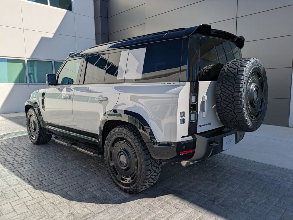 New 2026 Land Rover Defender 110 X-Dynamic SE image 6